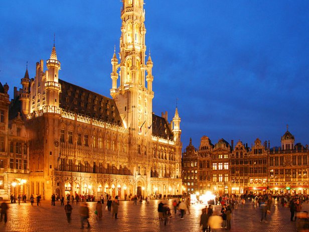 /Vista nocturna de la Grand Place